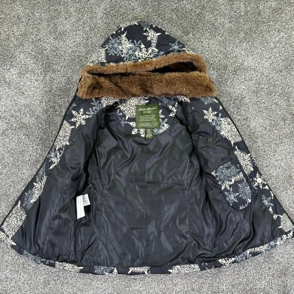 Eddie Bauer Down Puffer Vest Womens Small Navy Snowflake Print‎ Faux Fur Hood - Picture 3 of 16